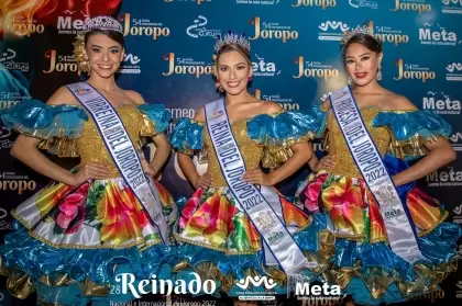Reinado: Reinado Internacional del Joropo, con la  Paraguay - virreina , Colombia - Reina  y primera princesa México.