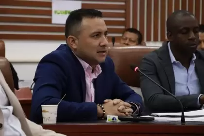 El Gobernador en el Congreso ante emergencia invernal. Invocó ayuda del Gobierno, Unidad Nacional para la Gestión del Riesgo y el INVIAS .