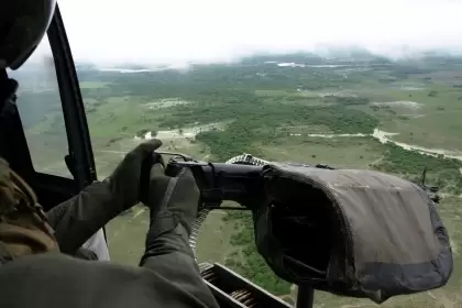Pérdida de ametralladora M-60 de helicóptero militar en Arauca desencadena operación de búsqueda.