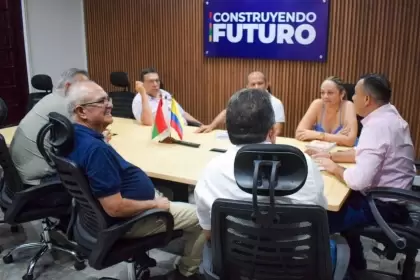 Reunión entre funcionarios de la empresa Keops y el gobernador encargado de Arauca Willinton Rodríguez.