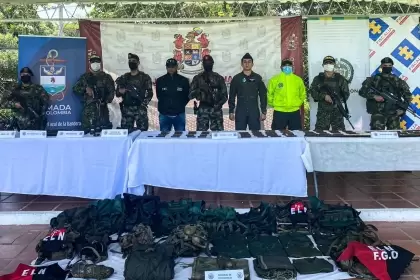 Ejército Nacional descubre depósito ilegal del ELN en Arauquita, Arauca y decomisa material de guerra.