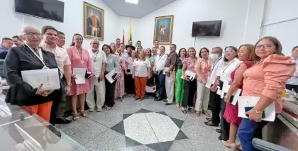 Medalla Bicentenario al Mérito Educativo a 22 docentes de Arauca.