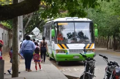 Inicio del servicio de transporte escolar beneficia a más de 9.700 estudiantes en Arauca.
