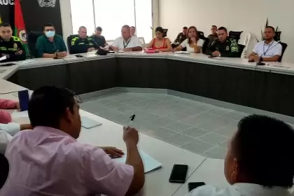 Alcalde de Arauca establece compromisos con taxistas para mejorar vías y garantizar suministro de combustible