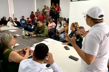Alcalde de Arauca llega a un acuerdo con las comunidades afectadas por las inundaciones.