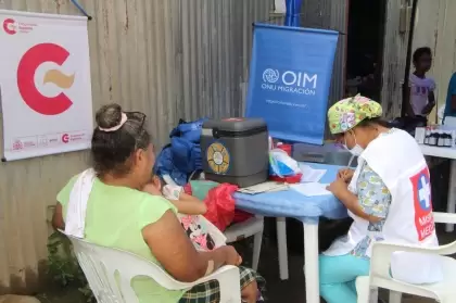 Comunidad de Brisas del Puente recibe atención integral en brigada de salud por ola invernal