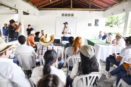 Gobiernos departamental y municipal anuncian la pavimentación de dos kilómetros adicionales en sector rural de Arauca