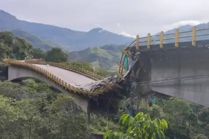 Colapso del puente Los Grillos en la Transversal del Cusiana deja a dos departamentos incomunicados