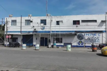 Policía incauta celulares, armas blancas y droga en intervención a la cárcel de Arauca