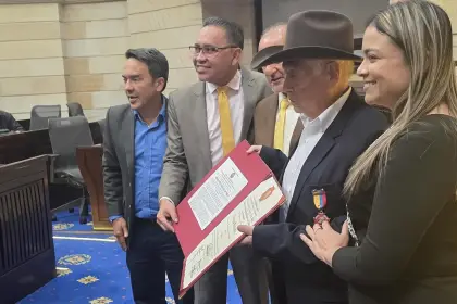 El escritor, investigador y poeta araucano recibió una de las más altas distinciones del país por su incansable labor en defensa del folclor y la identidad llanera.