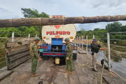 El hidrocarburo, avaluado en más de 262 millones de pesos, era transportado sin documentación legal y sería utilizado en pistas clandestinas asociadas al narcotráfico en el oriente del país.