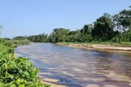 Atentado al oleoducto Bicentenario en Arauca genera emergencia ambiental: crudo contaminó el río Caranal