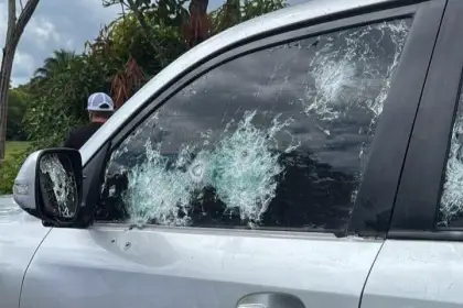 A bala atentan contra el gobernador de Arauca, Renson Martínez Prada, cuando se dirigía a un evento en Tame. 