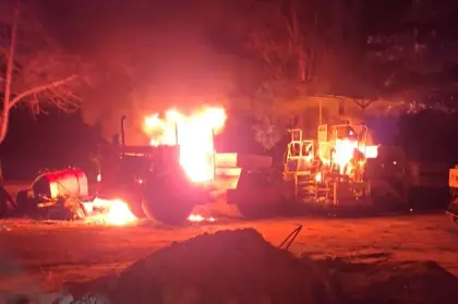 Disidencias de las Farc incineran maquinaria vial en Arauquita, Arauca.
