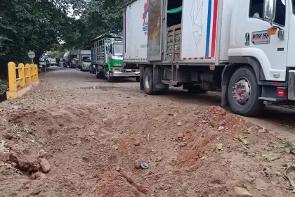 Habilitan paso a un carril en la vía Tame – La Cabuya tras atentado con explosivos contra una patrulla del Ejército