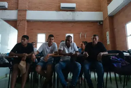 Entre ellos, alias 