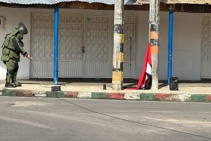 Las autoridades retiraron las banderas alusivas a grupos armados ilegales en Tame.