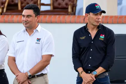 Juan Qüenza critica al gobernador Renson Martínez 