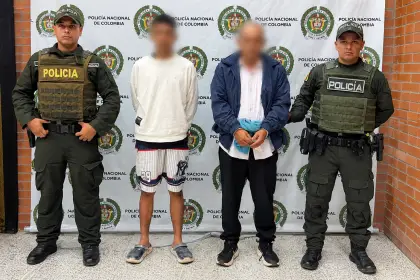 Peleando entre ellos los encontró la Policía Nacional.