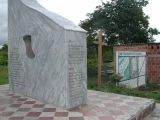 <p>Monumento a las 18 victimas de Santodomingo.</p>