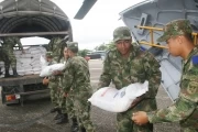 La Gobernación del Arauca y al Brigada 18 llevaron ayudas a los habitantes de Puerto Rondón, afectados por el desbordamiento de las aguas del río Casanare.