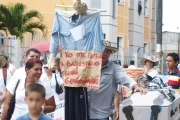 Trabajadores del Hospital San Vicente de Arauca protestaron frente a la Gobernación, solicitando solución a los problemas que tiene la entidad de  salud y el pago de sus sueldos.