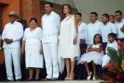 José Facundo Castillo Cisneros con su familia en el acto de posesión como gobernador del departamento de Arauca.
