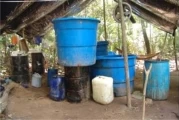 <p><em>Elementos utilizados en la elaboraci&oacute;n de Clorhidrato de coca&iacute;na.</em></p>