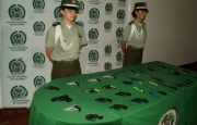 <p>Armas encontradas a los alumnos de colegios de Villavicencio. Foto: Polic&iacute;a Nacional.</p>