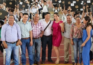 2.168 computadores portátiles recibieron estudiantes de los institutos educativos Camilo Torres Restrepo y San Agustín por parte de la Administración Municipal  de Aguazul.