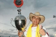 El araucano Ángel Rigoberto Zambrano Britto, del club Los Vaquianos, es el nuevo campeón del encuentro Mundial de Coleo realizado en Villavicencio. Foto: Isidro Santos Quiroga.