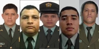 Los cuatro policías muertos y uno herido en atentado perpetrado por guerrilleros en zona rural de Saravena, Arauca. En la foto patrullero herido: (Izq - Der) José Novoa, José Acuña, Yan Alviz, David Maestre, Fabio Chacón.