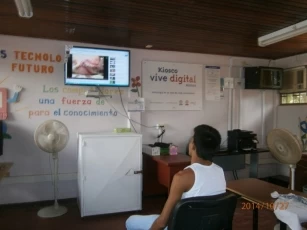 Habitantes de la vereda el Oasis aprenden a utilizar y beneficiarse de las nuevas tecnologías.