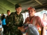 <p>Entrega de mercados. Foto: Brigada 18.</p>