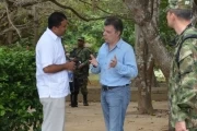 Después de hacer su declaración ante los medios de comunicación el presidente Juan Manuel Santos y el gobernador del departamento de Arauca, Facundo Castillo dialogaron por varios minutos. ¿Que hablaron?