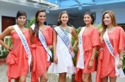 La actual señorita Colombia, Daniela Álvarez,  en compañía de virreina nacional de la belleza, la primera princesa y las señoritas Cauca y Arauca.