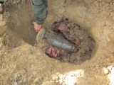 Este artefacto explosivo estaba enterrado en el interior de una vivienda en la zona rural de Tame.