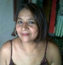 Locutora y periodista araucana, es la quinta entre 8 hermanos. Inicio sus pinitos en la Emisora meridiano 70 de Arauca.