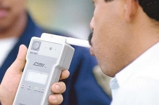 Para evadir los controles por parte de las autoridades borrachos colombianos se hacen pasar como extranjeros a pesar de tener la nacionalidad colombiana.