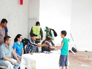 La Policía Nacional recolectó 100 armas blancas y juguetes bélicos en el municipio de Guamal, Meta en el plan desarme.