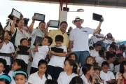 Además del punto Vive Digital los casanareños recibieron 1125 tabletas para la educación de Yopal.