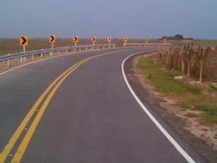 Otros 10 kilómetros de pavimento entregó el gobernador de Casanare, en la vía que de Yopal conduce a Orocué. El proyecto tuvo un costo aproximado a los 32 mil millones de pesos.