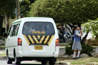 Funcionarios de la Dirección de Tránsito Departamental, adelantaron una visita técnica a empresa encargada de prestar el servicio de rutas escolares del departamento.