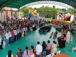 Entrega de ayudas médicas para la población en condición de discapacidad, y dotaciones para los centros de salud rural de la capital araucana en Conversar Arauca.