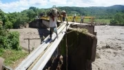 Los habitantes del departamento de Arauca continúan incomunicados con el interior del país por la caída de varios puentes en las carreteras del municipio de Tame.