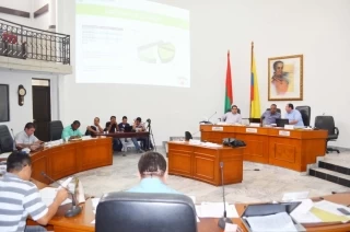 Ante la Procuraduría y la Supersalud serán denunciadas IPS y EPS, así como alcaldes que no cumplan con la ley en la contratación de prestación de servicios con la red pública de salud, fue una de la conclusiones del debate realizado en al Asamblea de Arauca.