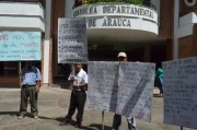 Contra las Epss y los entidades de salud de departamento de Arauca protestan usuarios y ciudadanos frente a la Asamblea Departamental donde realizan un debate sobre el tema.