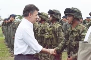 El presidente Juan Manuel Santos condecoró a los militares que participaron en la operación Faraón donde murieron 32 guerrilleros.
