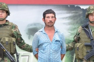En Puerto Jordán, Tame, capturan a guerrillero de las Farc, conocido con el alias de Goyo, habría participado en masacres que dejaron más de 20 militares muertos.