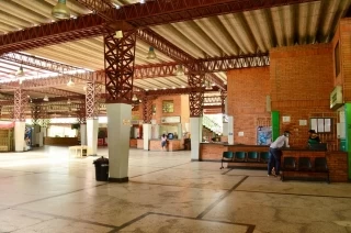 La soledad del terminal de transporte terrestre de la capital de departamento de Arauca que vive una semiparalización por el paro agrario nacional.